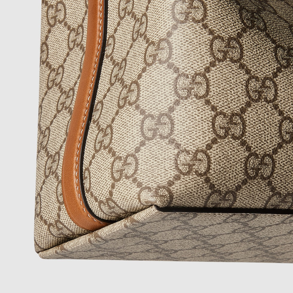 GG EMBLEM SMALL BUCKET BAG