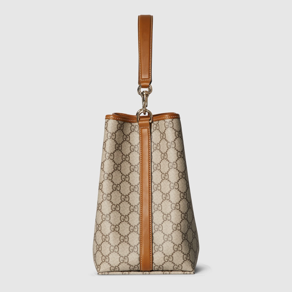 GG EMBLEM MEDIUM BUCKET BAG