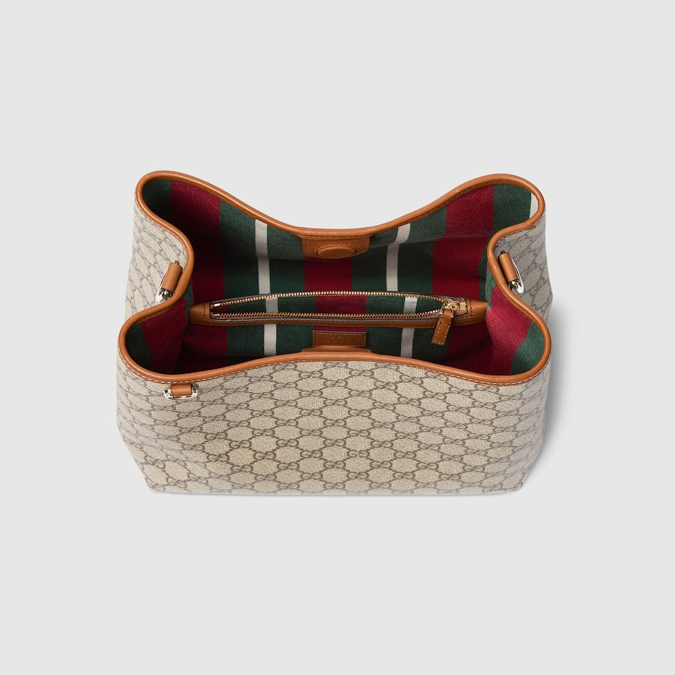 GG EMBLEM MEDIUM BUCKET BAG