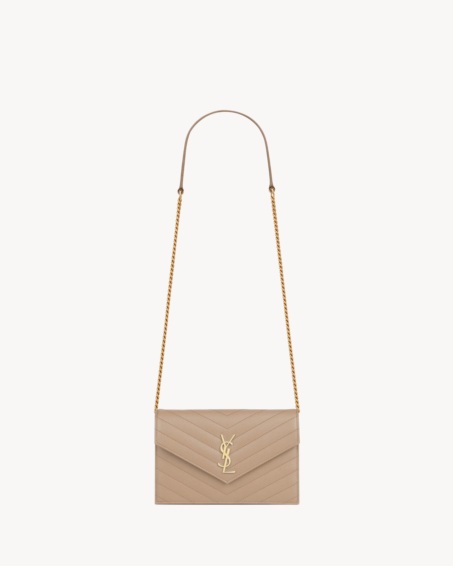 CASSANDRE ENVELOPE CHAIN WALLET IN GRAIN DE POUDRE LEATHER