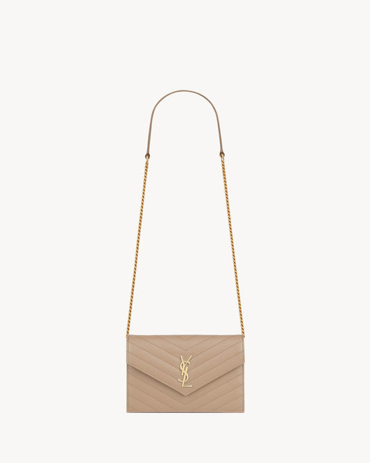 CASSANDRE ENVELOPE CHAIN WALLET IN GRAIN DE POUDRE LEATHER