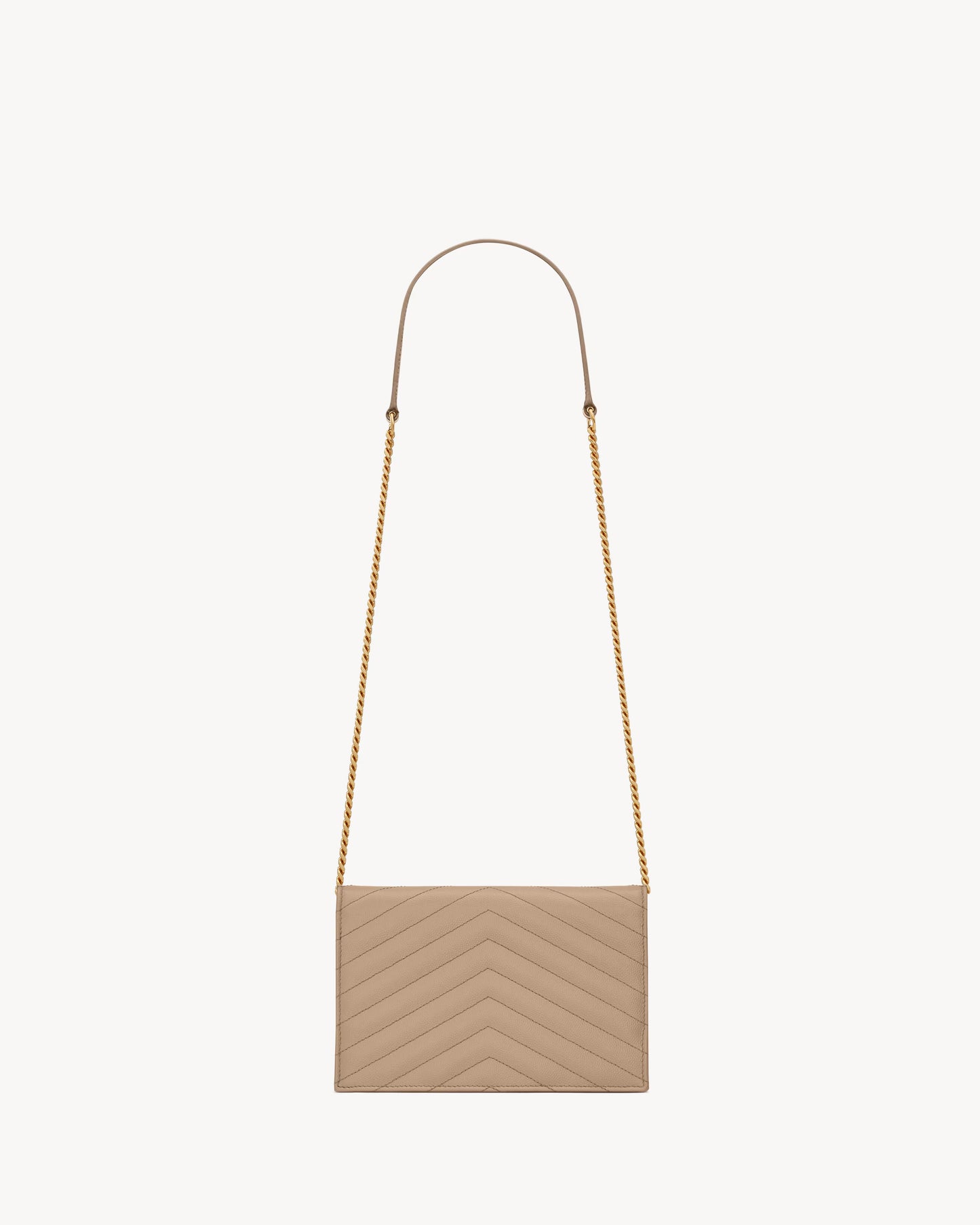 CASSANDRE ENVELOPE CHAIN WALLET IN GRAIN DE POUDRE LEATHER