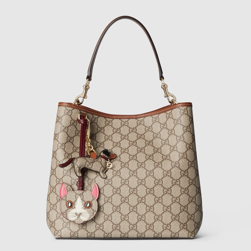 GG EMBLEM MEDIUM BUCKET BAG